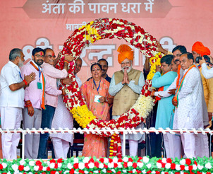 Modi, Raje Share Stage At Election Rally - Khabar India